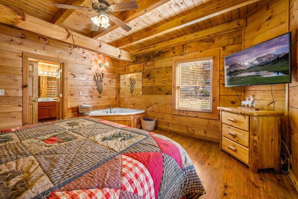 Charming Cabin W/ Hot Tub, Game Room, Top Location Pigeon Forge Luaran gambar