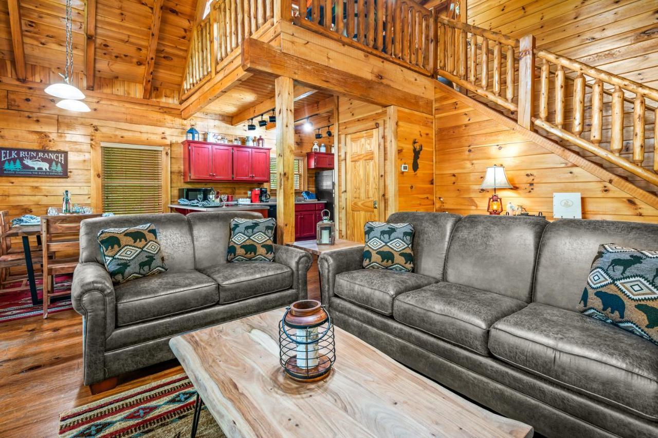 Charming Cabin W/ Hot Tub, Game Room, Top Location Pigeon Forge Luaran gambar