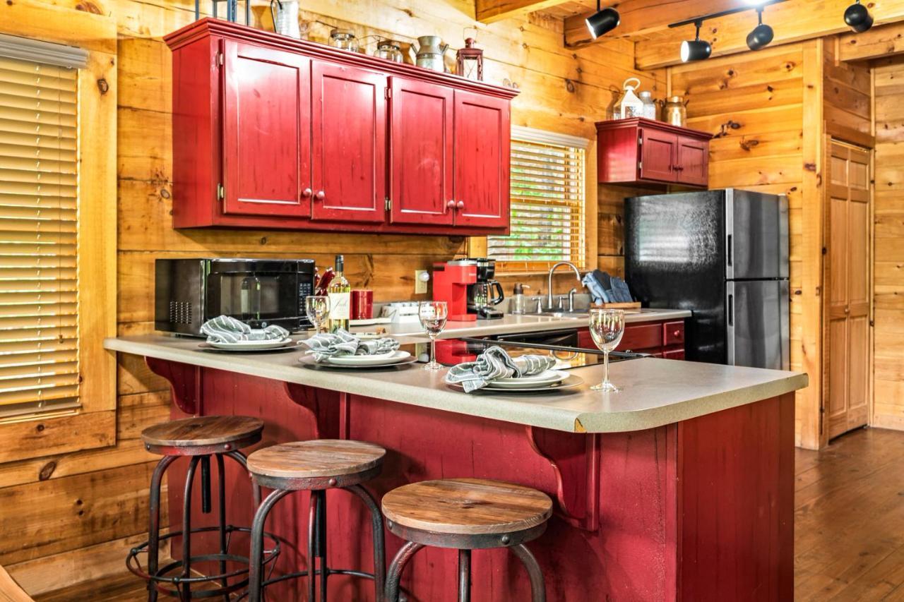 Charming Cabin W/ Hot Tub, Game Room, Top Location Pigeon Forge Luaran gambar