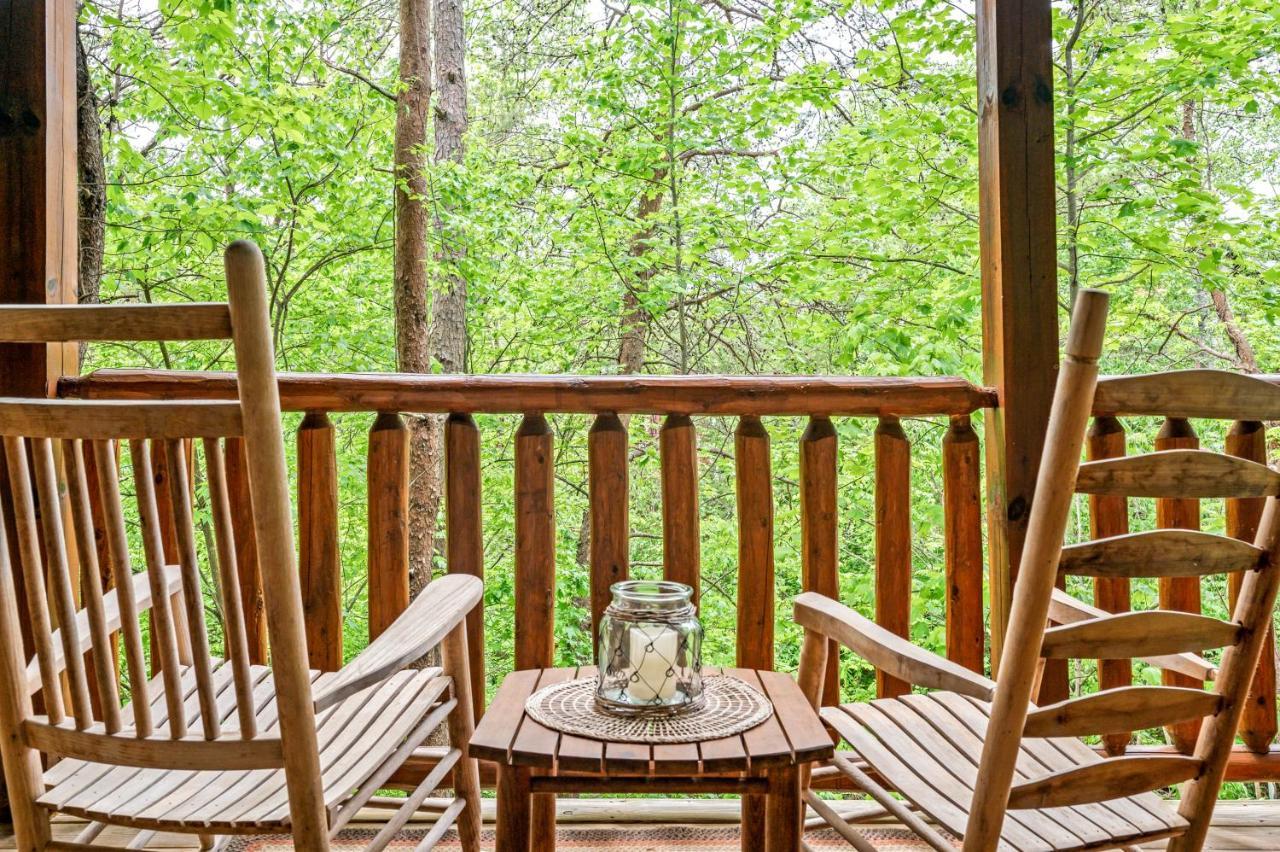 Charming Cabin W/ Hot Tub, Game Room, Top Location Pigeon Forge Luaran gambar